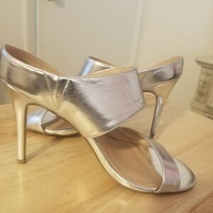 CHARLES By Charles David Silver Sandals Sz 9 1/2M